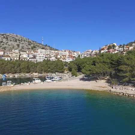 In With Private Pool 度假居