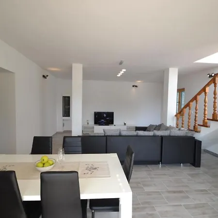 Casa de Férias Attractive In With Private Swimming Pool Zadar