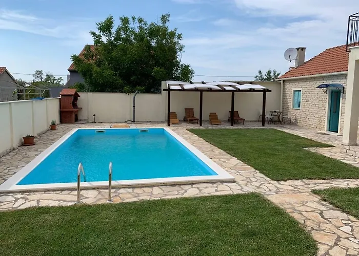 In With Private Pool זאדאר