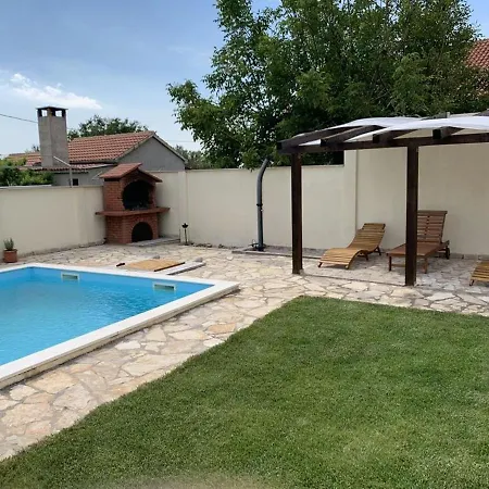 Prázdninový dům In With Private Pool *