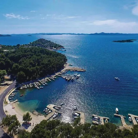 度假居 In With Private Pool