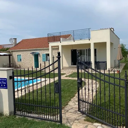 بيت للعطل Attractive In With Private Swimming Pool *