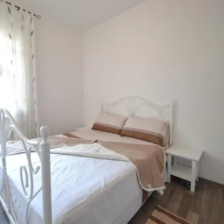 بيت للعطل Attractive In With Private Swimming Pool زادار