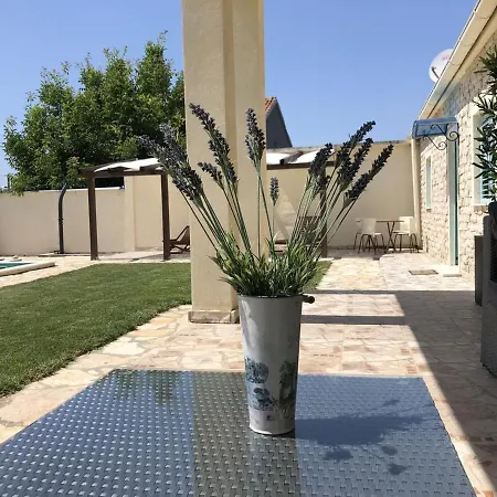 Attractive In With Private Swimming Pool * زادار