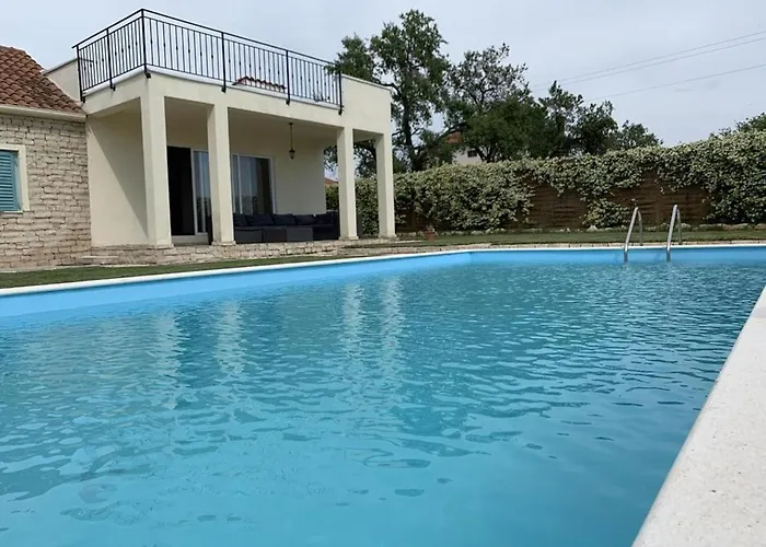 Vikendica In With Private Pool *