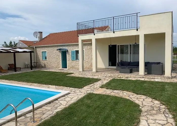 In With Private Pool Zadar