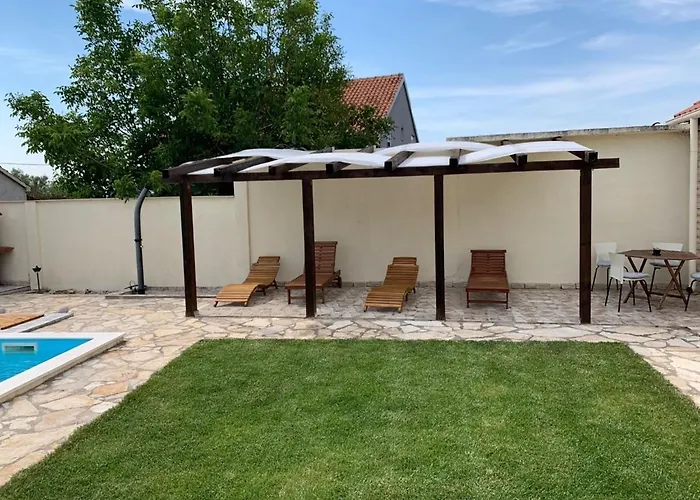 In With Private Pool Vikendica