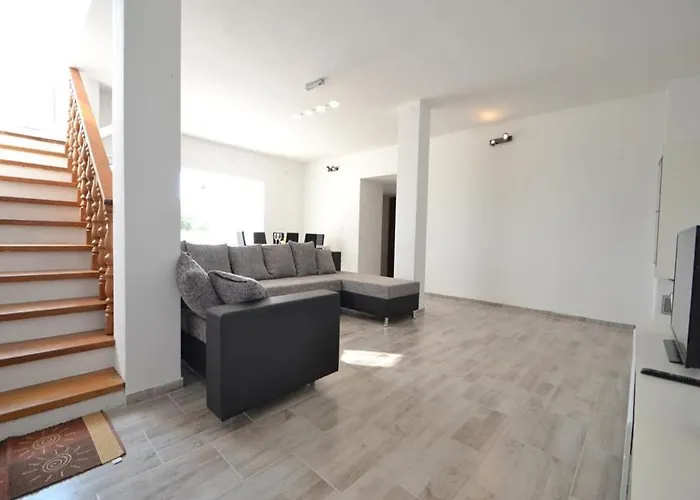 In With Private Pool Zadar